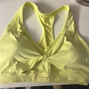 Whitney Simmons c Gymshark Sports Bra